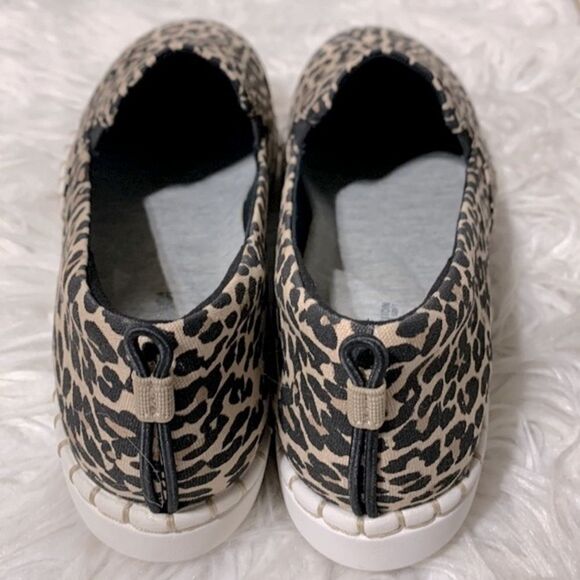CLARKS  Cloudsteppers Step Glow Jade leopard print NWT Women’s size 9W - Picture 3 of 10